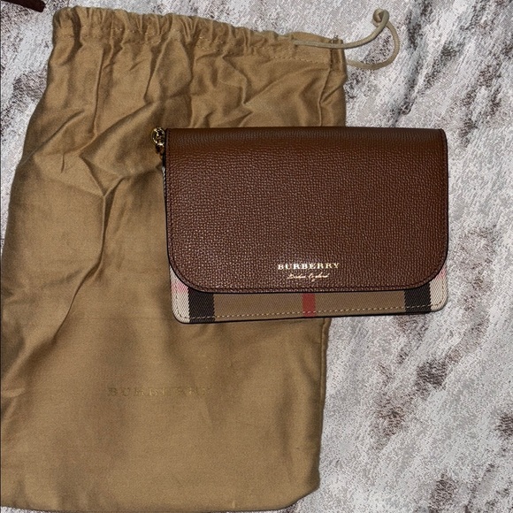 💛🤎 Burberry Crossbody bag 🤎💛 - Picture 3 of 8